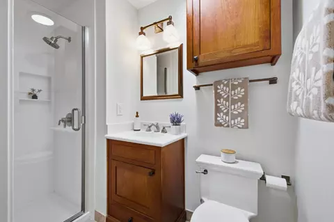 Bath - 1306 Whittier Dr, Davis, CA 95618 photo 1 of 2