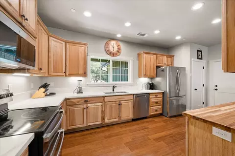 Kitchen - 3311 Cascade Trl, Cool, CA 95614 photo 4 of 4