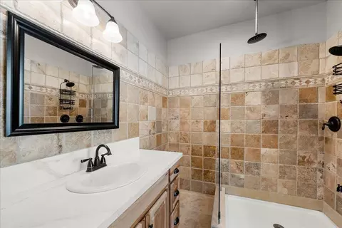 Bath - 3311 Cascade Trl, Cool, CA 95614 photo 1 of 2