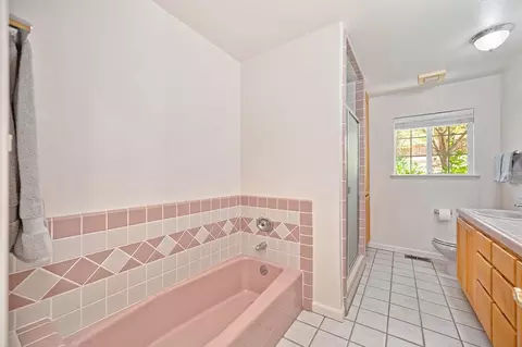 Bath - 18135 Quail Mountain Ct, Applegate, CA 95703 photo 3 of 7