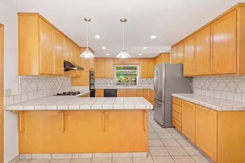 Kitchen - 18135 Quail Mountain Ct, Applegate, CA 95703 photo 2 of 5