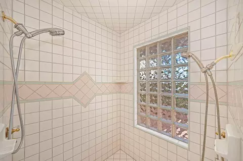 Bath - 18135 Quail Mountain Ct, Applegate, CA 95703 photo 6 of 7