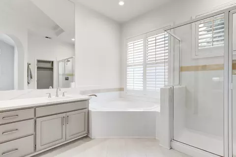 Bath - 2722 Emerald Bay Dr, Davis, CA 95618 photo 2 of 8