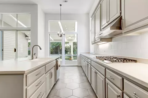 Kitchen - 2722 Emerald Bay Dr, Davis, CA 95618 photo 7 of 8