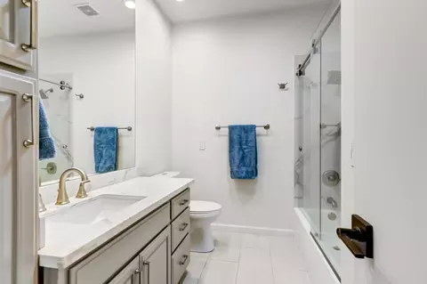 Bath - 2722 Emerald Bay Dr, Davis, CA 95618 photo 5 of 8