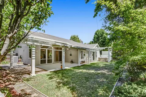 Exterior - 2722 Emerald Bay Dr, Davis, CA 95618 photo 7 of 17