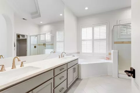 Bath - 2722 Emerald Bay Dr, Davis, CA 95618 photo 1 of 8