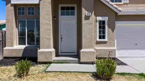 Exterior - 1915 Maplegrove Ln, Tracy, CA 95376 photo 4 of 8
