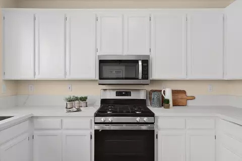 Kitchen - 1915 Maplegrove Ln, Tracy, CA 95376 photo 3 of 3