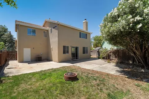 Exterior - 1915 Maplegrove Ln, Tracy, CA 95376 photo 5 of 8