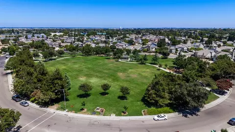 View/Area - 1915 Maplegrove Ln, Tracy, CA 95376 photo 4 of 4
