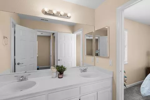 Bath - 1915 Maplegrove Ln, Tracy, CA 95376 photo 4 of 4