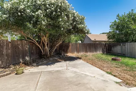 Exterior - 1915 Maplegrove Ln, Tracy, CA 95376 photo 7 of 8