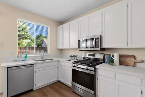Kitchen - 1915 Maplegrove Ln, Tracy, CA 95376 photo 2 of 3