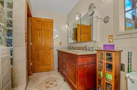 Bath - 5617 Indian Hills Rd, Murphys, CA 95247 photo 5 of 5