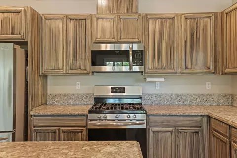 Kitchen - 428 Pendragon, Manteca, CA 95337 photo 5 of 8
