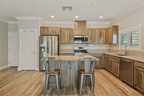 Kitchen - 428 Pendragon, Manteca, CA 95337 photo 4 of 8