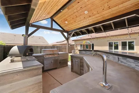 Kitchen - 428 Pendragon, Manteca, CA 95337 photo 8 of 8