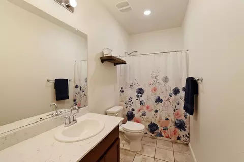 Bath - 428 Pendragon, Manteca, CA 95337 photo 4 of 4