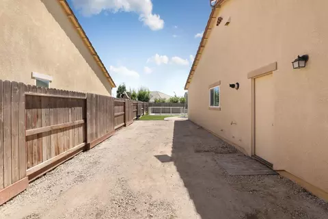 Entry Way - 428 Pendragon, Manteca, CA 95337 photo 6 of 6