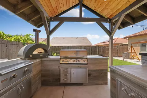 Kitchen - 428 Pendragon, Manteca, CA 95337 photo 6 of 8