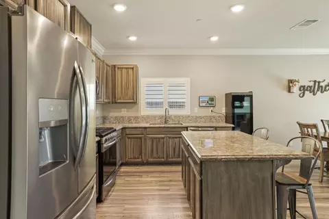 Kitchen - 428 Pendragon, Manteca, CA 95337 photo 3 of 8