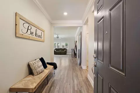 Entry Way - 428 Pendragon, Manteca, CA 95337 photo 2 of 6