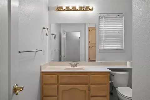 Bath - 409 Montrose Ct, Modesto, CA 95355 photo 3 of 4
