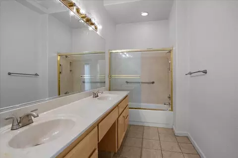 Bath - 409 Montrose Ct, Modesto, CA 95355 photo 2 of 4