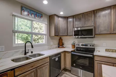 Kitchen - 1869 Hwy 4, Arnold, CA 95223 photo 4 of 8