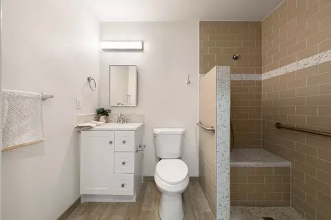Bath - 8422 Ancho Way, Elverta, CA 95626 photo 5 of 6