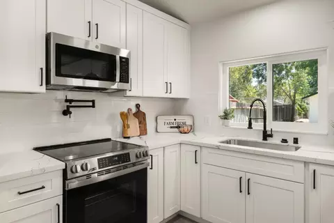 Kitchen - 8422 Ancho Way, Elverta, CA 95626 photo 5 of 6