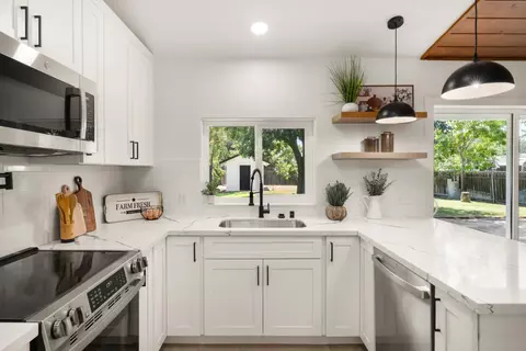Kitchen - 8422 Ancho Way, Elverta, CA 95626 photo 4 of 6