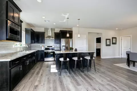 Kitchen - 928 Norman Rd, Galt, CA 95632 photo 2 of 4