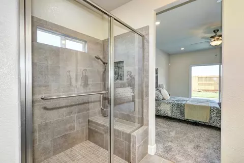Bath - 928 Norman Rd, Galt, CA 95632 photo 3 of 5