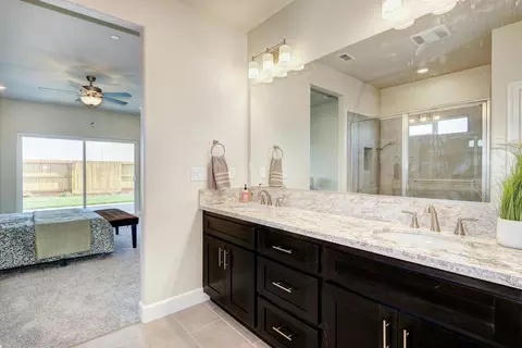 Bath - 928 Norman Rd, Galt, CA 95632 photo 2 of 5