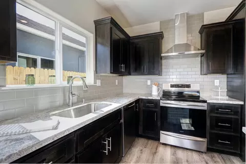 Kitchen - 928 Norman Rd, Galt, CA 95632 photo 4 of 4