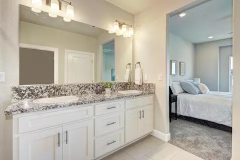 Bath - 928 Norman Rd, Galt, CA 95632 photo 5 of 5