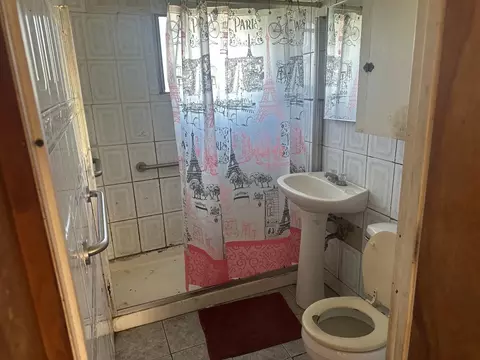 Bath - 7900 Myrtle Ave, Winton, CA 95388 photo 1 of 2