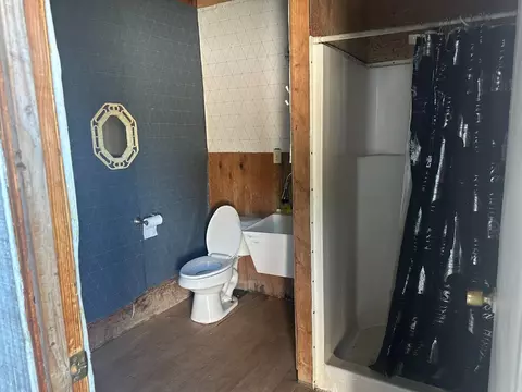 Bath - 7900 Myrtle Ave, Winton, CA 95388 photo 2 of 2