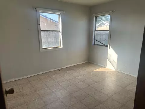 Bedroom - 7900 Myrtle Ave, Winton, CA 95388 photo 2 of 5