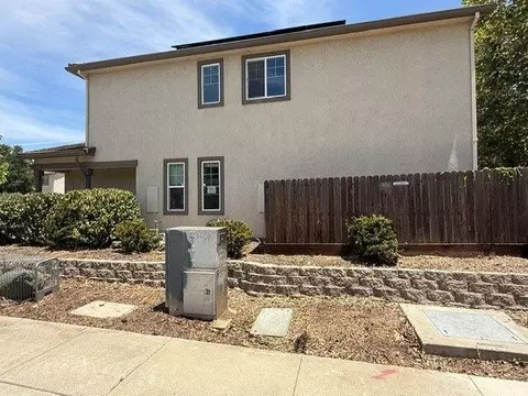 Exterior - 3900 Sanderling Ave, Modesto, CA 95355 photo 4 of 11