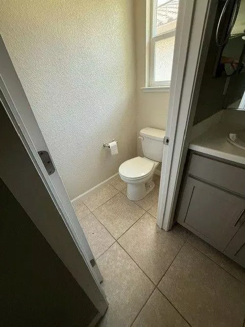 Bath - 3900 Sanderling Ave, Modesto, CA 95355 photo 4 of 4