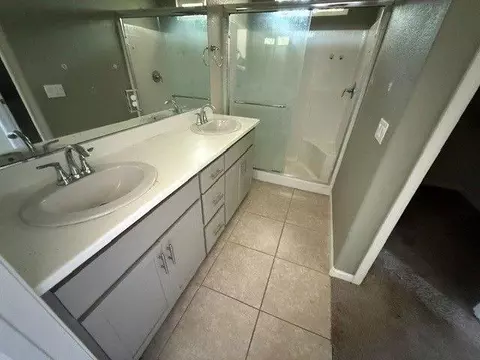 Bath - 3900 Sanderling Ave, Modesto, CA 95355 photo 3 of 4