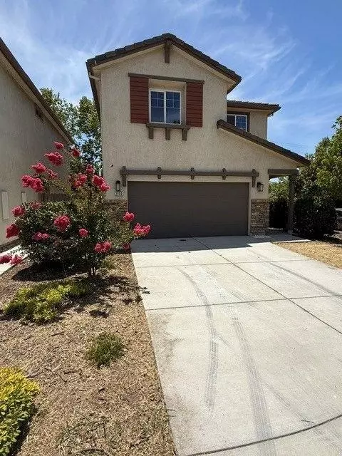 Exterior - 3900 Sanderling Ave, Modesto, CA 95355 photo 2 of 11