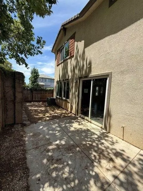 Exterior - 3900 Sanderling Ave, Modesto, CA 95355 photo 8 of 11
