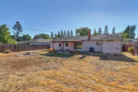 Exterior - 3912 Henderson Way, Carmichael, CA 95608 photo 12 of 14