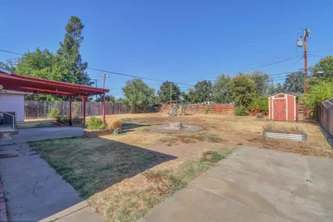 Exterior - 3912 Henderson Way, Carmichael, CA 95608 photo 6 of 14
