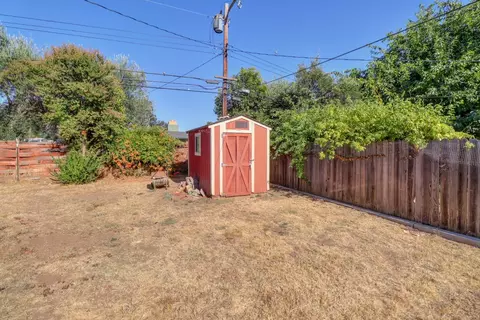 Exterior - 3912 Henderson Way, Carmichael, CA 95608 photo 11 of 14