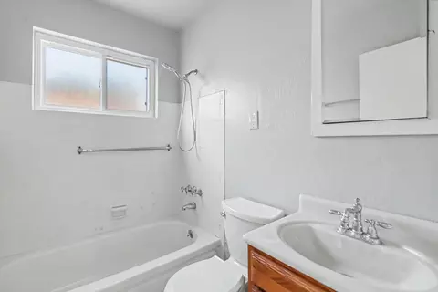 Bath - 3912 Henderson Way, Carmichael, CA 95608 photo 3 of 3